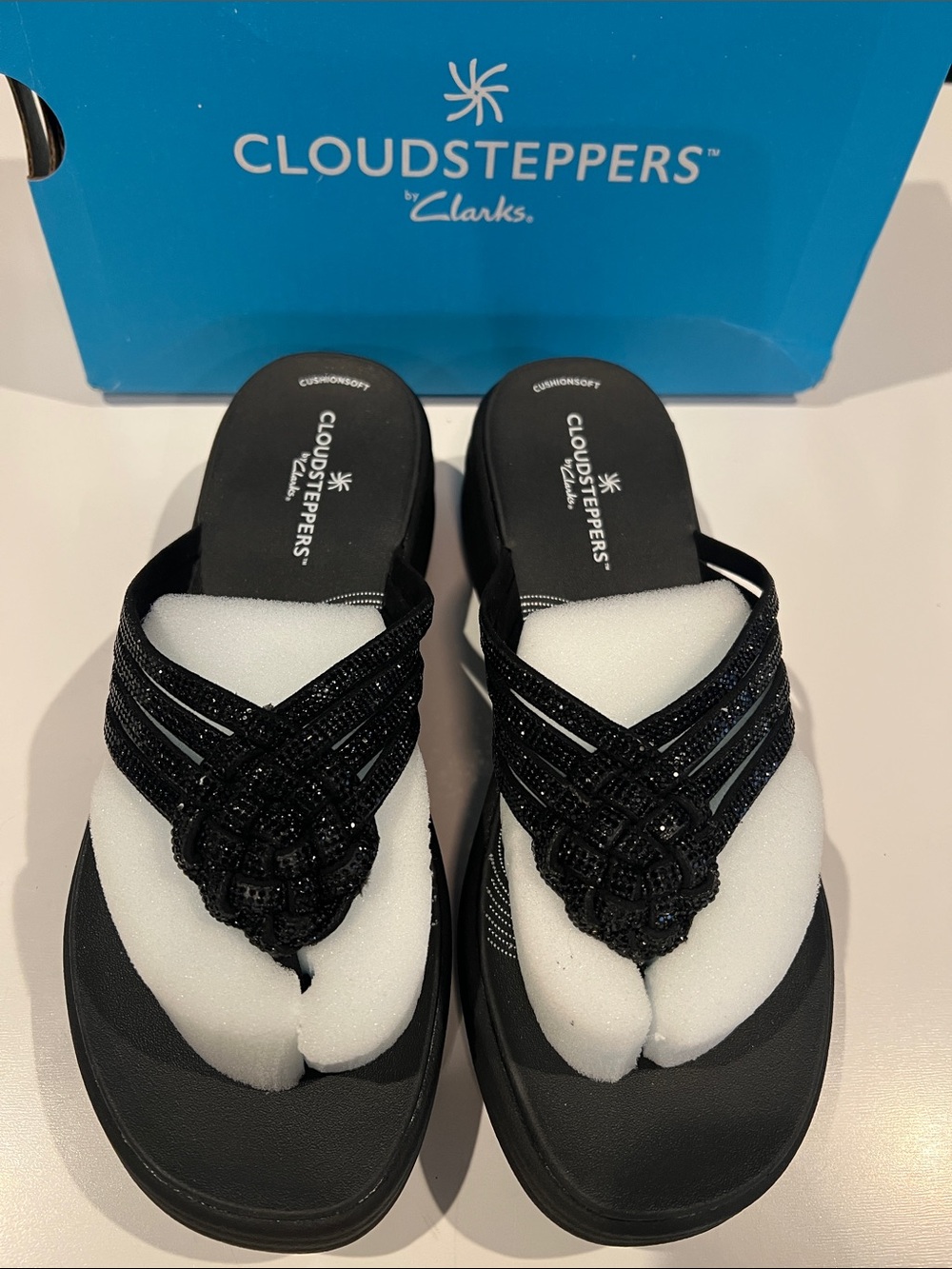 Clarks Cloudsteppers Black Beaded Thong Sandals - Picture 2 of 6